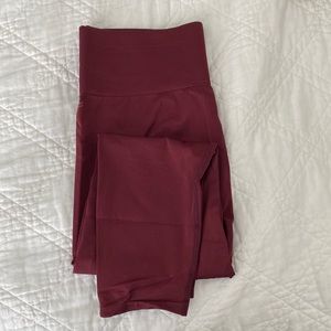 Fabletics size L burgundy capri leggings